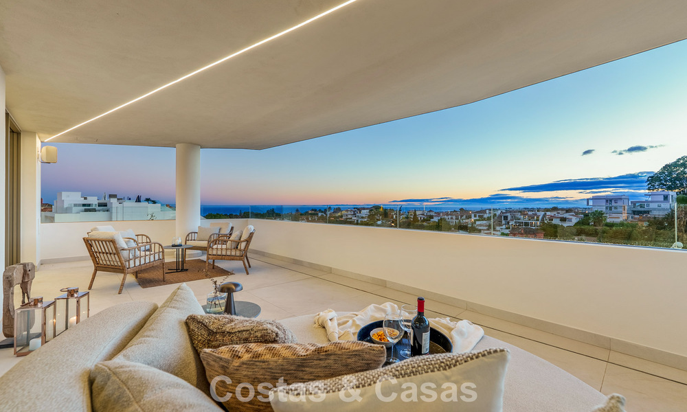Casa con vistas panorámicas al mar en venta en un prestigioso complejo residencial cerrado en Nueva Andalucía, Marbella 788651