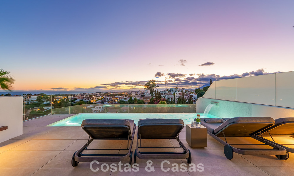 Casa con vistas panorámicas al mar en venta en un prestigioso complejo residencial cerrado en Nueva Andalucía, Marbella 788653