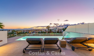 Casa con vistas panorámicas al mar en venta en un prestigioso complejo residencial cerrado en Nueva Andalucía, Marbella 788653 