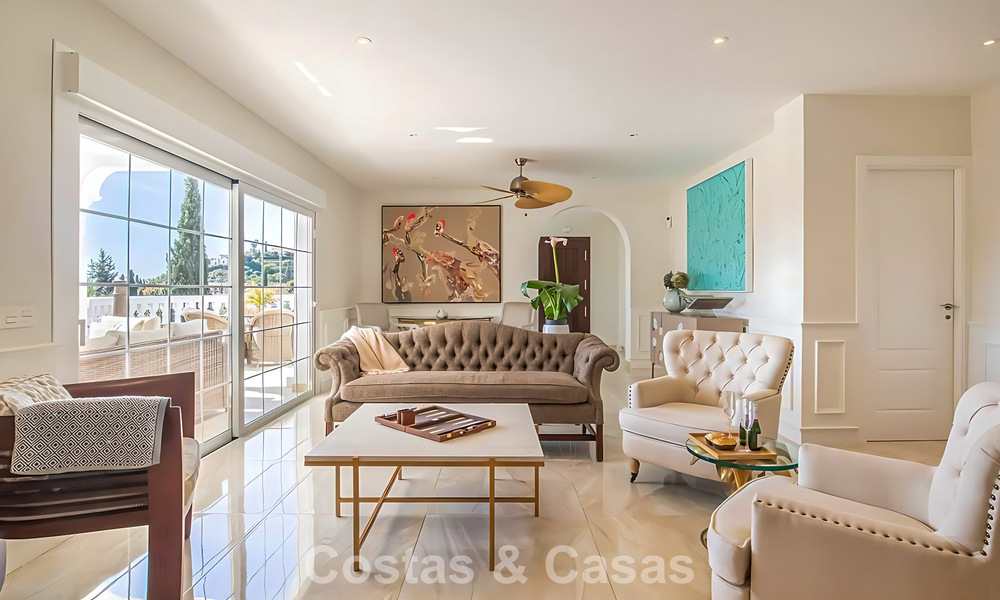 Espaciosa villa de estilo mediterráneo en venta en una prestigiosa urbanización de Marbella - Benahavís 788675