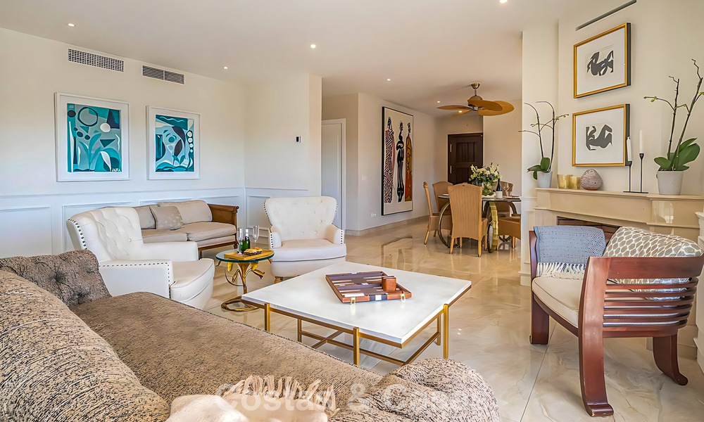 Espaciosa villa de estilo mediterráneo en venta en una prestigiosa urbanización de Marbella - Benahavís 788679