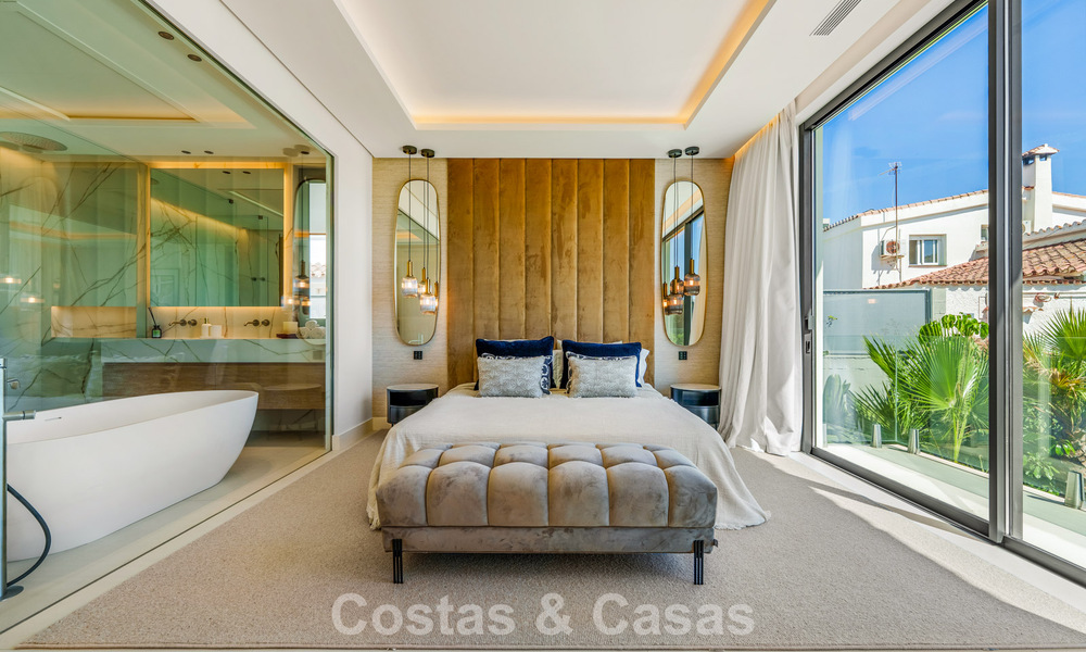 Villa de lujo contemporánea, lista para entrar a vivir, en venta a pocos pasos de la playa y del centro de San Pedro - Marbella 788824