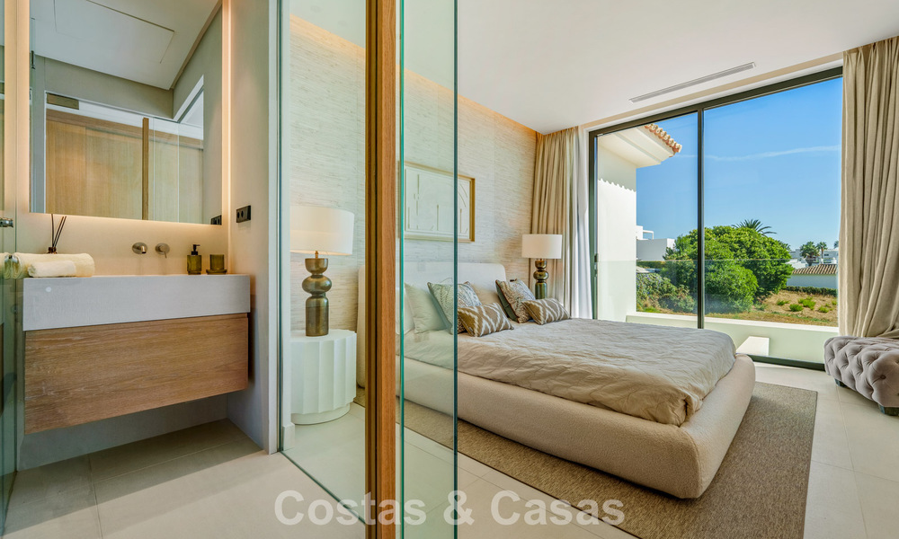 Villa de lujo contemporánea, lista para entrar a vivir, en venta a pocos pasos de la playa y del centro de San Pedro - Marbella 788826