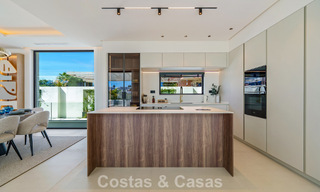 Villa de lujo contemporánea, lista para entrar a vivir, en venta a pocos pasos de la playa y del centro de San Pedro - Marbella 788831 