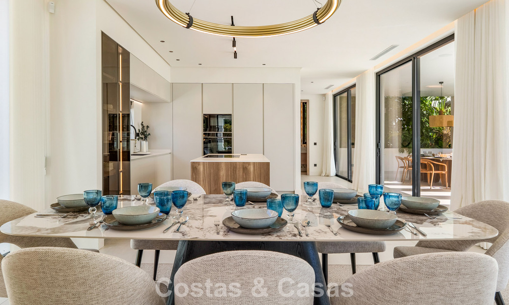Villa de lujo contemporánea, lista para entrar a vivir, en venta a pocos pasos de la playa y del centro de San Pedro - Marbella 788833