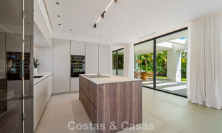 Villa de lujo contemporánea, lista para entrar a vivir, en venta a pocos pasos de la playa y del centro de San Pedro - Marbella 788834 