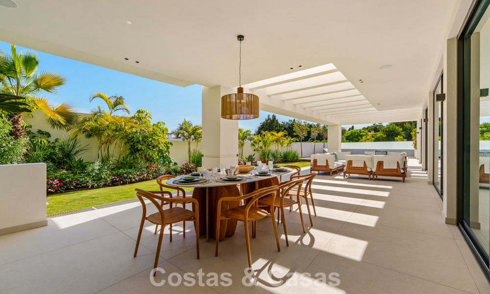 Villa de lujo contemporánea, lista para entrar a vivir, en venta a pocos pasos de la playa y del centro de San Pedro - Marbella 788840