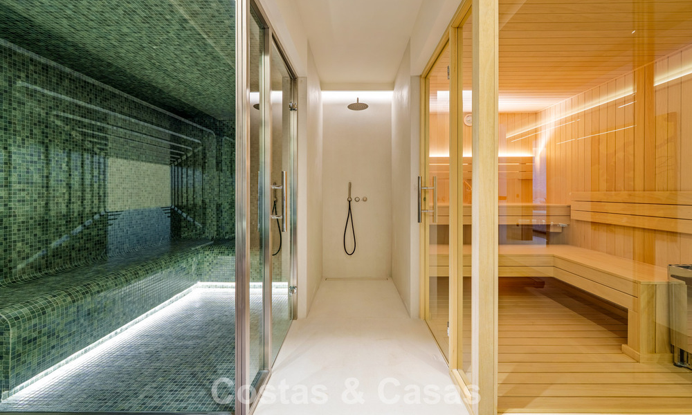 Villa de lujo contemporánea, lista para entrar a vivir, en venta a pocos pasos de la playa y del centro de San Pedro - Marbella 788851