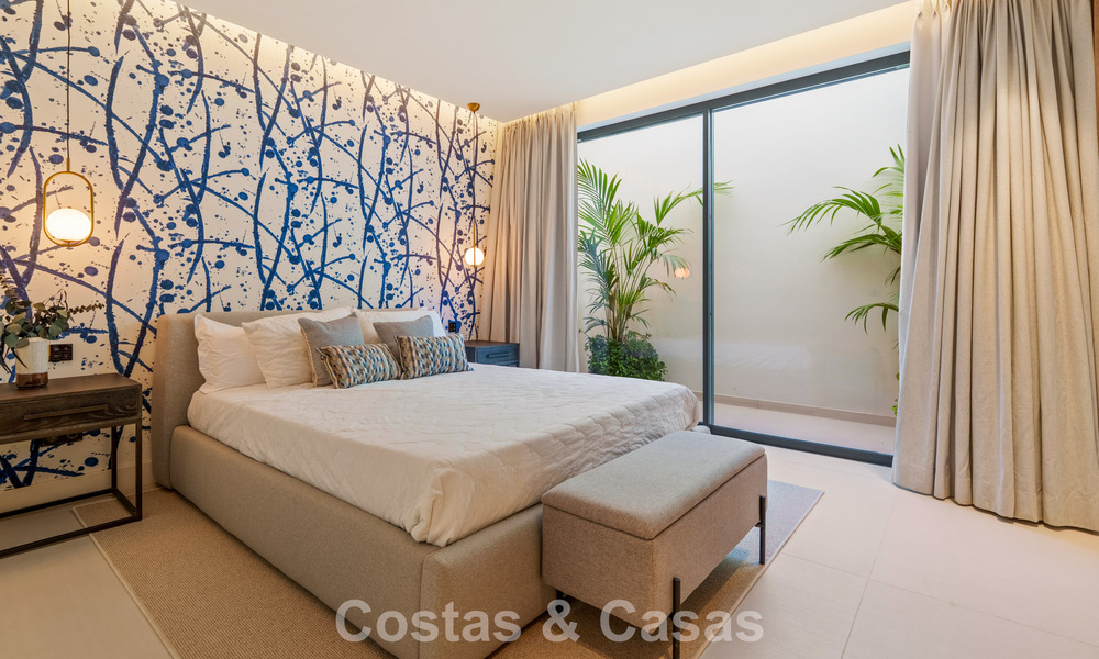 Villa de lujo contemporánea, lista para entrar a vivir, en venta a pocos pasos de la playa y del centro de San Pedro - Marbella 788852