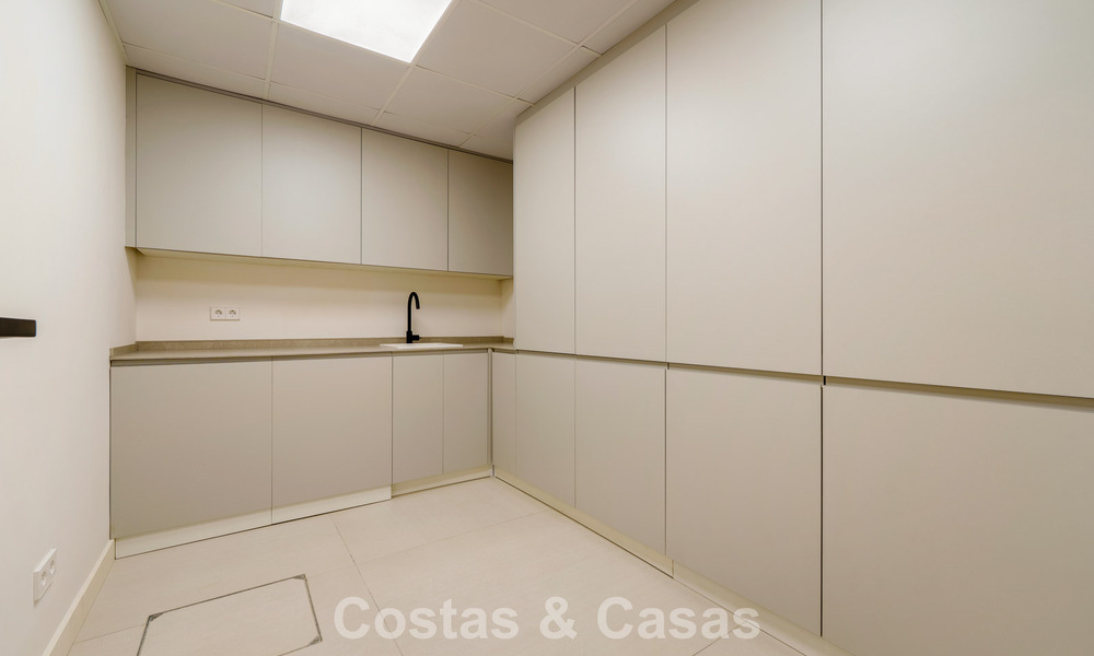 Villa de lujo contemporánea, lista para entrar a vivir, en venta a pocos pasos de la playa y del centro de San Pedro - Marbella 788854