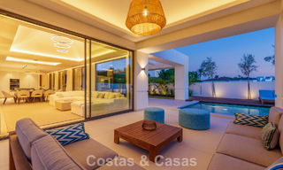 Villa de lujo contemporánea, lista para entrar a vivir, en venta a pocos pasos de la playa y del centro de San Pedro - Marbella 788868 