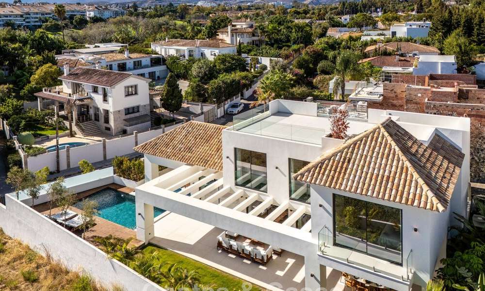 Villa de lujo contemporánea, lista para entrar a vivir, en venta a pocos pasos de la playa y del centro de San Pedro - Marbella 788871