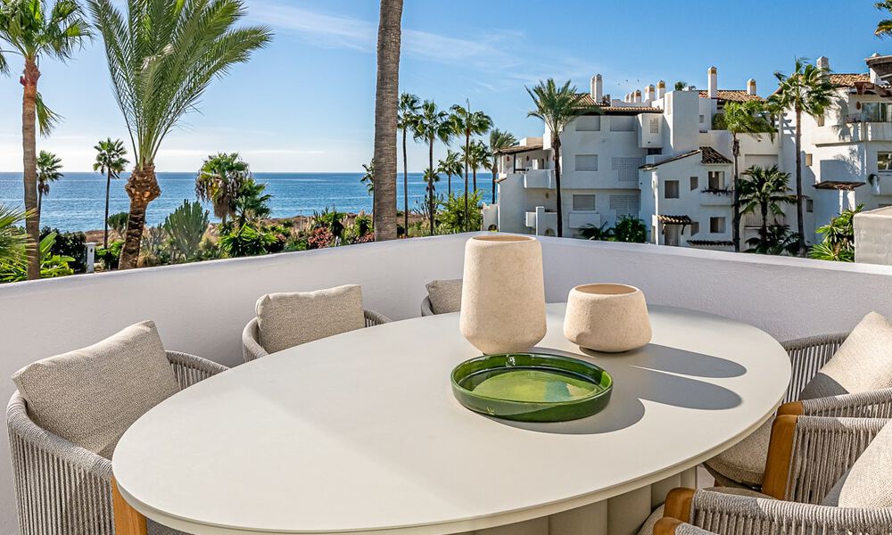 Apartamento con vistas al mar en venta en complejo frente al mar en la Nueva Milla de Oro, entre Marbella y Estepona 788771
