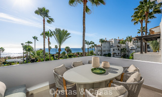Apartamento con vistas al mar en venta en complejo frente al mar en la Nueva Milla de Oro, entre Marbella y Estepona 788772 