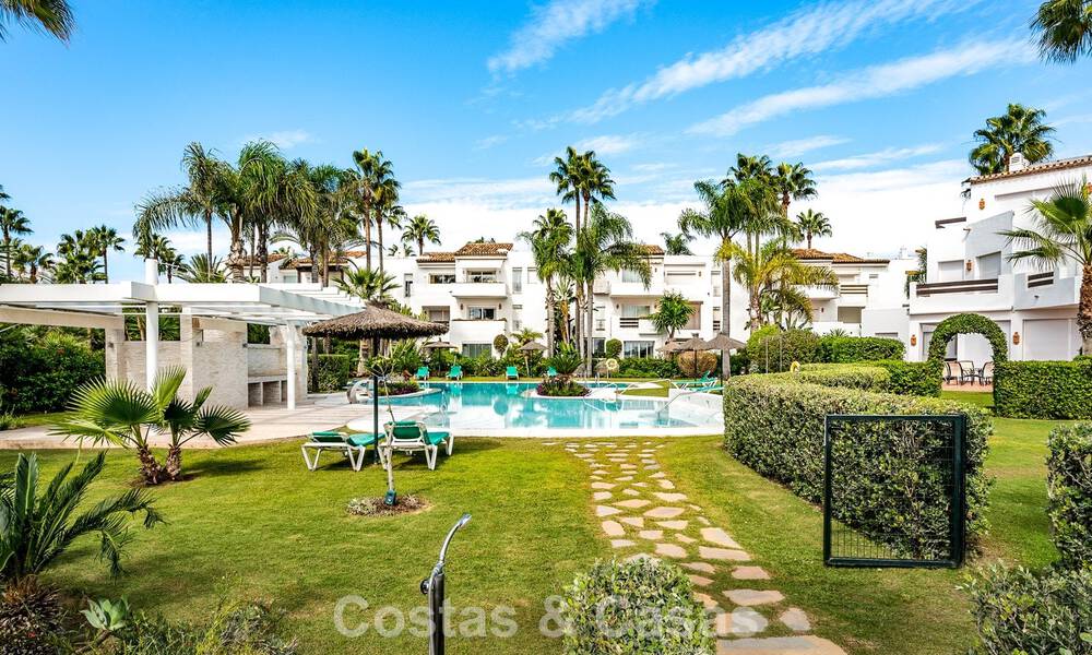 Apartamento con vistas al mar en venta en complejo frente al mar en la Nueva Milla de Oro, entre Marbella y Estepona 788776