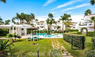 Apartamento con vistas al mar en venta en complejo frente al mar en la Nueva Milla de Oro, entre Marbella y Estepona 788776 
