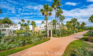 Apartamento con vistas al mar en venta en complejo frente al mar en la Nueva Milla de Oro, entre Marbella y Estepona 788777 