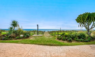 Apartamento con vistas al mar en venta en complejo frente al mar en la Nueva Milla de Oro, entre Marbella y Estepona 788778 