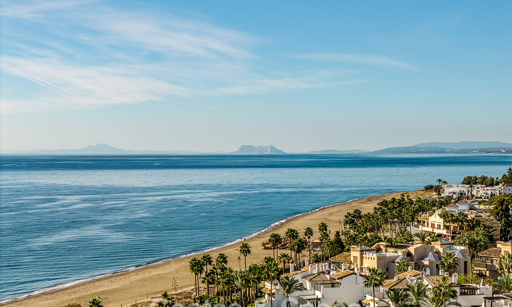 Apartamento con vistas al mar en venta en complejo frente al mar en la Nueva Milla de Oro, entre Marbella y Estepona 788779