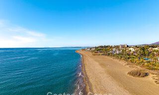 Apartamento con vistas al mar en venta en complejo frente al mar en la Nueva Milla de Oro, entre Marbella y Estepona 788783 