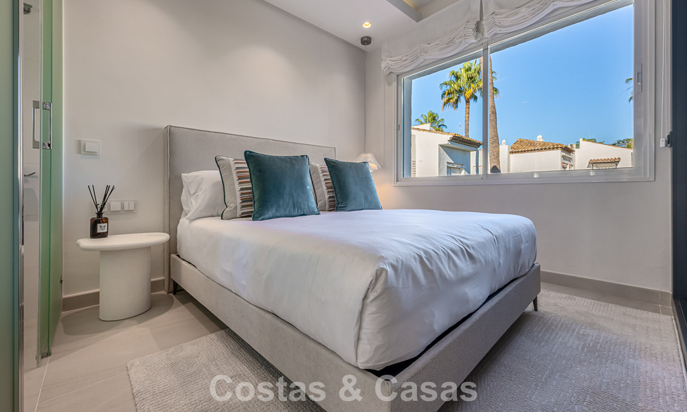 Apartamento con vistas al mar en venta en complejo frente al mar en la Nueva Milla de Oro, entre Marbella y Estepona 788784