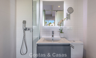 Apartamento con vistas al mar en venta en complejo frente al mar en la Nueva Milla de Oro, entre Marbella y Estepona 788787 