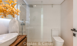 Apartamento con vistas al mar en venta en complejo frente al mar en la Nueva Milla de Oro, entre Marbella y Estepona 788788 