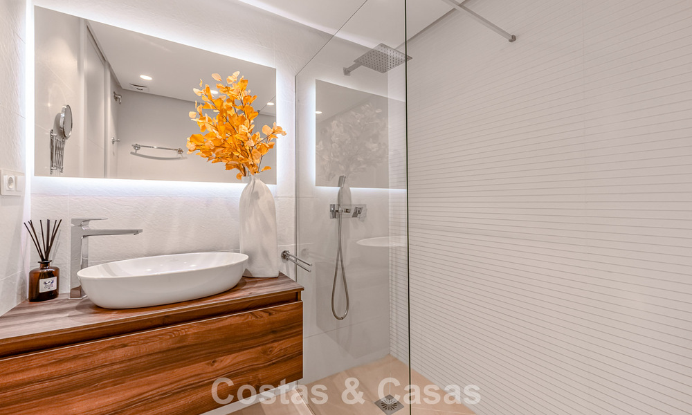 Apartamento con vistas al mar en venta en complejo frente al mar en la Nueva Milla de Oro, entre Marbella y Estepona 788789