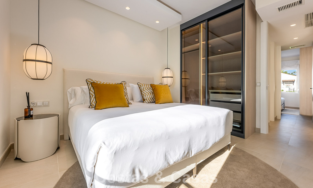 Apartamento con vistas al mar en venta en complejo frente al mar en la Nueva Milla de Oro, entre Marbella y Estepona 788791