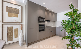 Apartamento con vistas al mar en venta en complejo frente al mar en la Nueva Milla de Oro, entre Marbella y Estepona 788793 