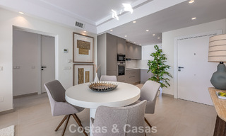 Apartamento con vistas al mar en venta en complejo frente al mar en la Nueva Milla de Oro, entre Marbella y Estepona 788799 