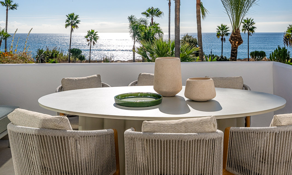 Apartamento con vistas al mar en venta en complejo frente al mar en la Nueva Milla de Oro, entre Marbella y Estepona 788800