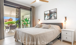 Apartamento moderno con jardín privado y vistas parciales al mar en venta en Estepona 789785 