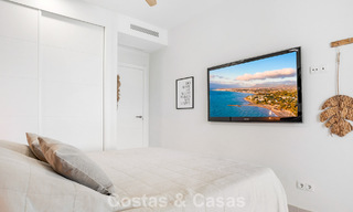Apartamento moderno con jardín privado y vistas parciales al mar en venta en Estepona 789786 
