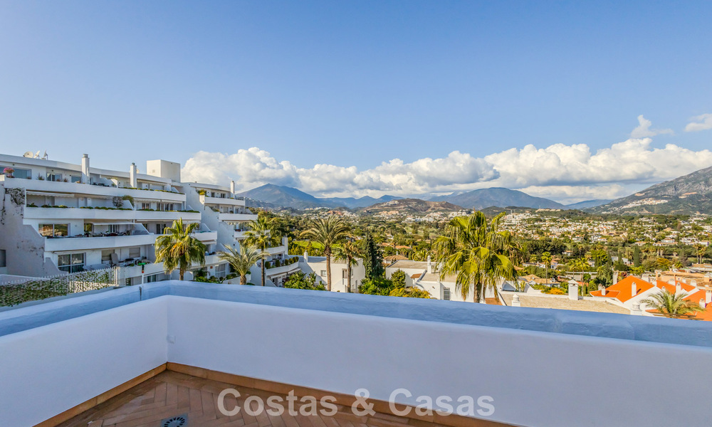 Apartamento renovado de primera clase en venta a un paso de todo en Nueva Andalucía, Marbella 789706