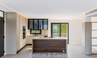 Apartamento renovado de primera clase en venta a un paso de todo en Nueva Andalucía, Marbella 789710 