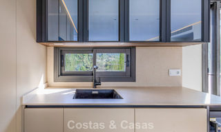 Apartamento renovado de primera clase en venta a un paso de todo en Nueva Andalucía, Marbella 789712 