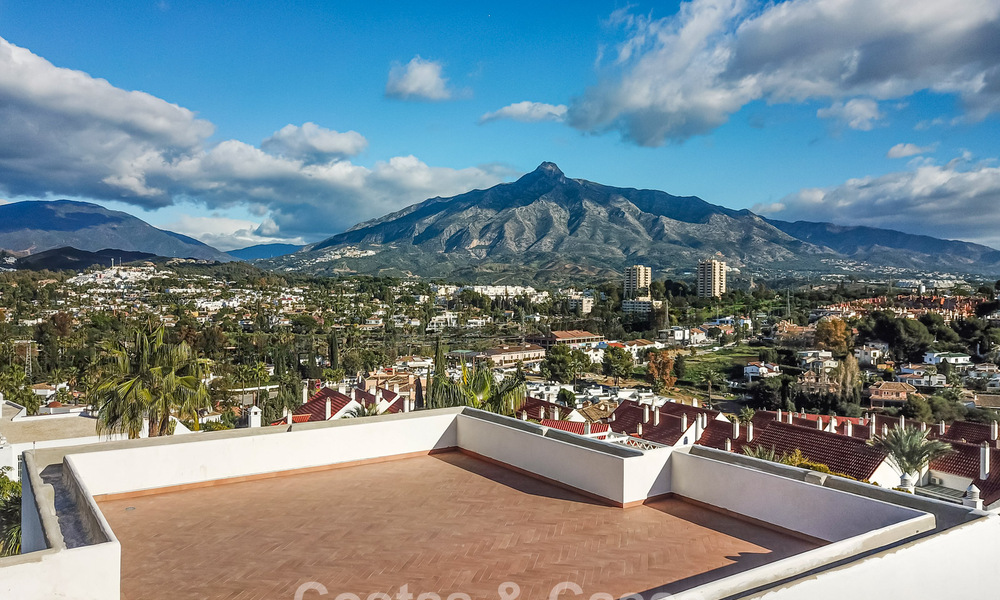 Apartamento renovado de primera clase en venta a un paso de todo en Nueva Andalucía, Marbella 789715