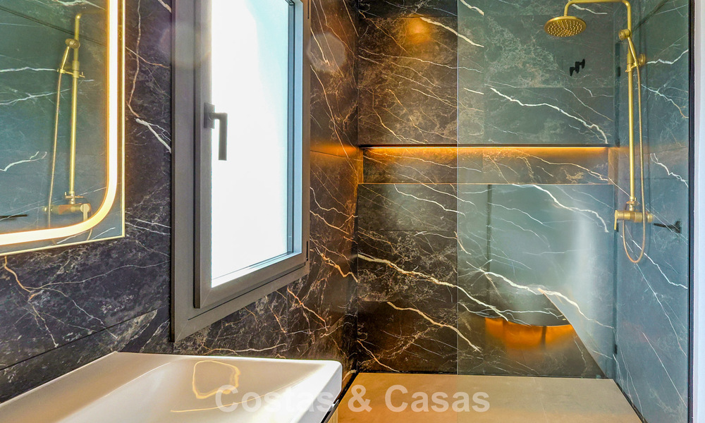 Apartamento renovado de primera clase en venta a un paso de todo en Nueva Andalucía, Marbella 789721