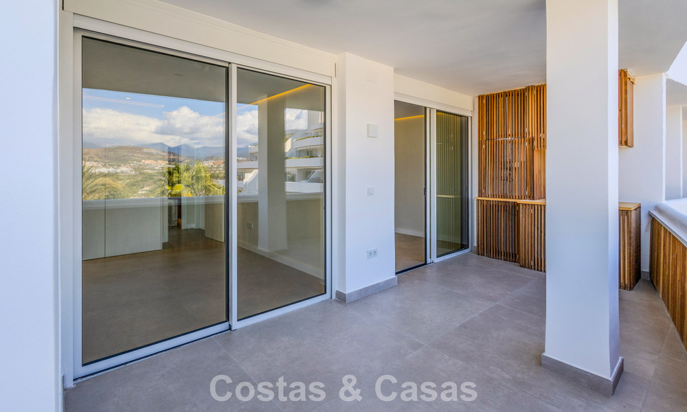 Apartamento renovado de primera clase en venta a un paso de todo en Nueva Andalucía, Marbella 789724