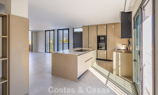 Apartamento renovado de primera clase en venta a un paso de todo en Nueva Andalucía, Marbella 789731 