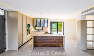 Apartamento renovado de primera clase en venta a un paso de todo en Nueva Andalucía, Marbella 789734 