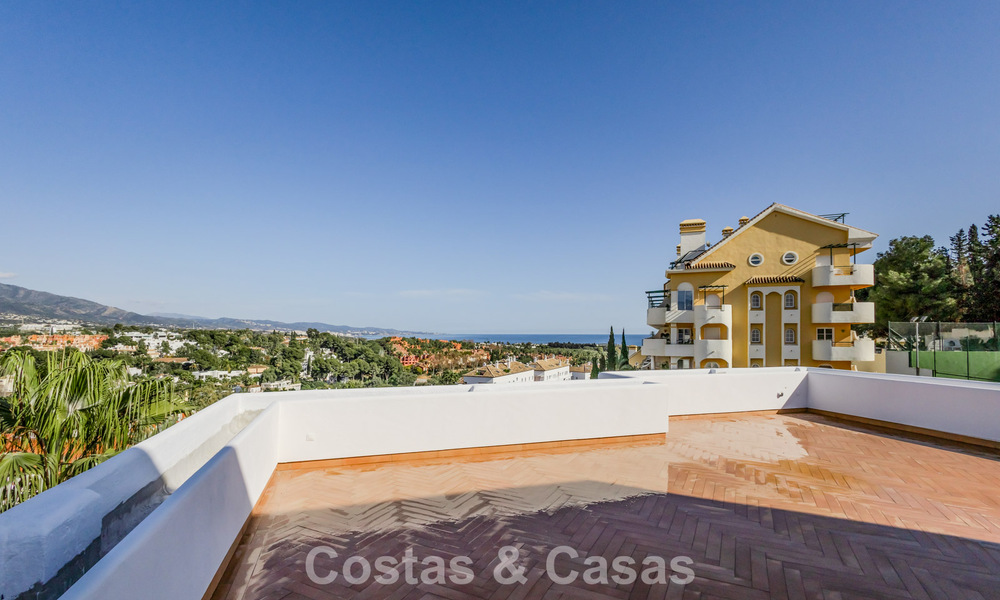 Apartamento renovado de primera clase en venta a un paso de todo en Nueva Andalucía, Marbella 789739
