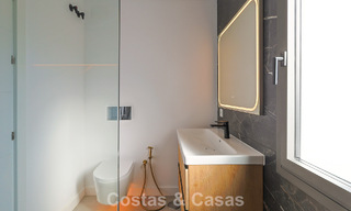 Ático reformado con vistas a la montaña y al mar en venta en un complejo residencial cerrado en Nueva Andalucía, Marbella 789747 