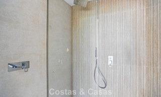 Apartamento de lujo en venta en una urbanización segura en Nueva Andalucía, Marbella 789761 