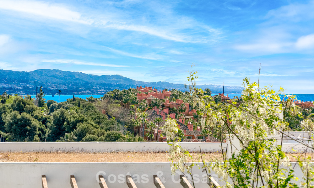 Apartamento de lujo en venta en una urbanización segura en Nueva Andalucía, Marbella 789762