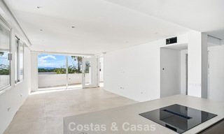 Apartamento de lujo en venta en una urbanización segura en Nueva Andalucía, Marbella 789766 