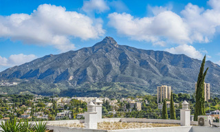 Apartamento de lujo en venta en una urbanización segura en Nueva Andalucía, Marbella 789774 