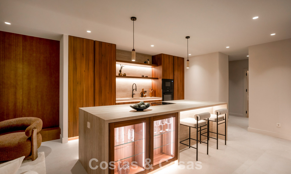 Ático dúplex de estilo andaluz con interior contemporáneo en venta en Nueva Andalucía, Marbella 789802