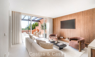 Ático dúplex de estilo andaluz con interior contemporáneo en venta en Nueva Andalucía, Marbella 789807 
